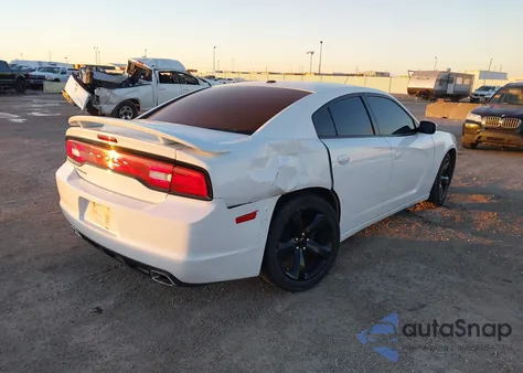 2014 Dodge Charger Sxt z USA, uszkodzony, nr VIN 2C3CDXHG8EH310027